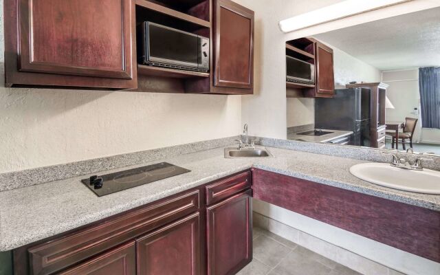 Studio 6 Lake Jackson, TX