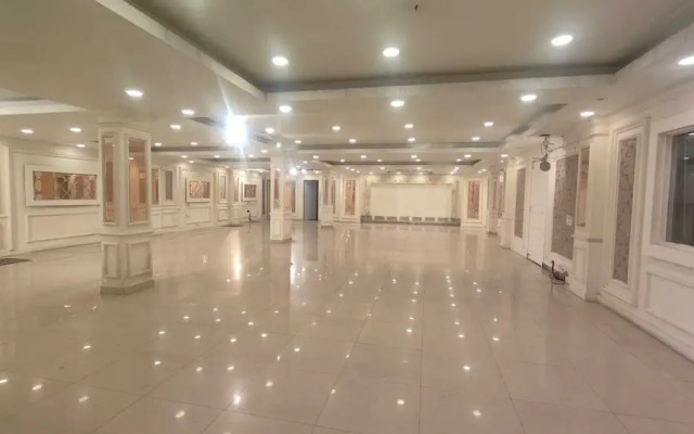 Hotel the classic inn noida sec 70