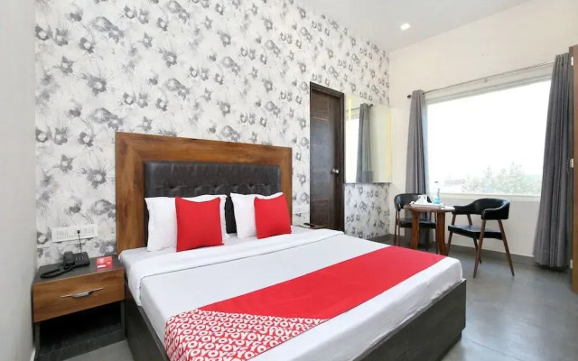 Oyo 18319 Hotel Boss