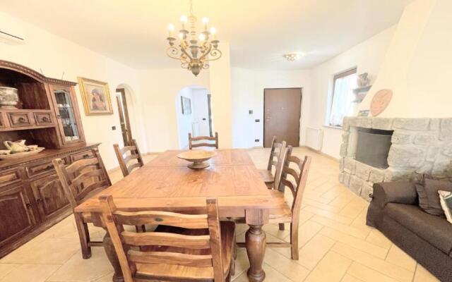 Lake View Luxury Villa and Pool