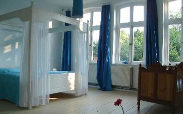 The Large Holiday Apartment