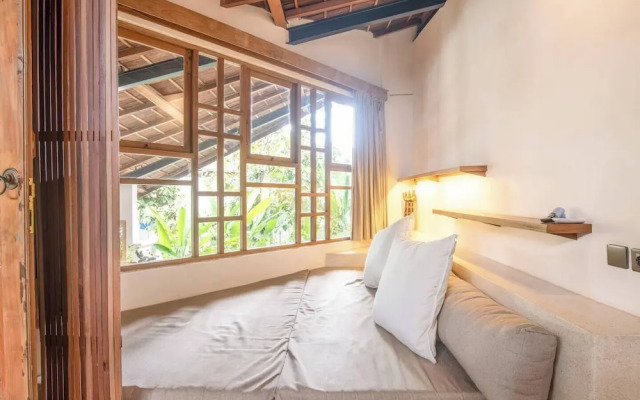 Modern 2-br Art Deco Villa, 800m From the Beach