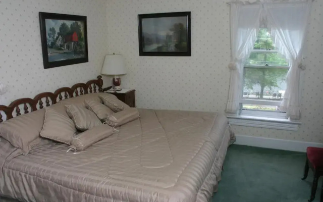 Inn at Starlight Lake & Restaurant