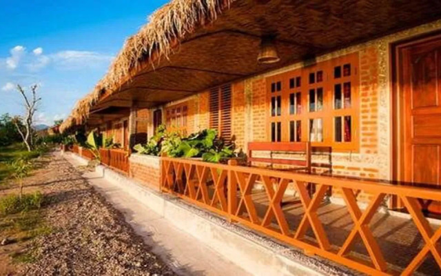 Riverside @ Hsipaw Resort