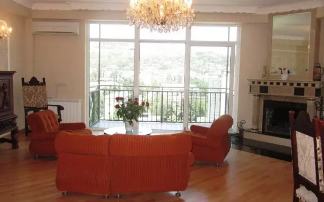 Maya's Flat