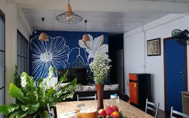 Blue Melon Cafe & Hostel