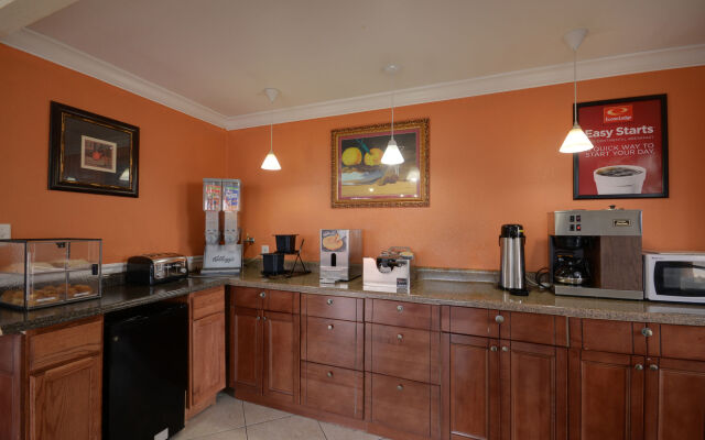 Econo Lodge Lake Charles University Area