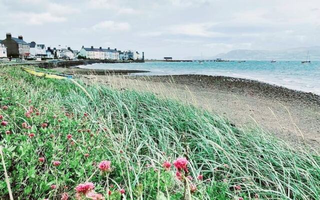 Lligwy House - Charming 3-bed House in Holyhead