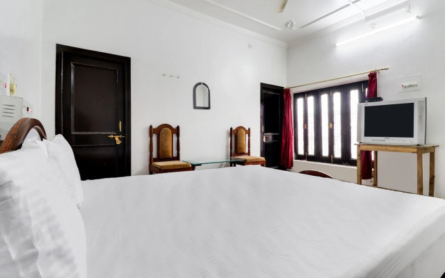 SPOT ON 42133 Hanuman Bagh