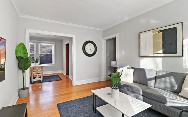 1BR Airy Apt- Barry 2