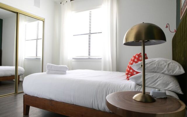 WanderJaunt - North Austin Apartments