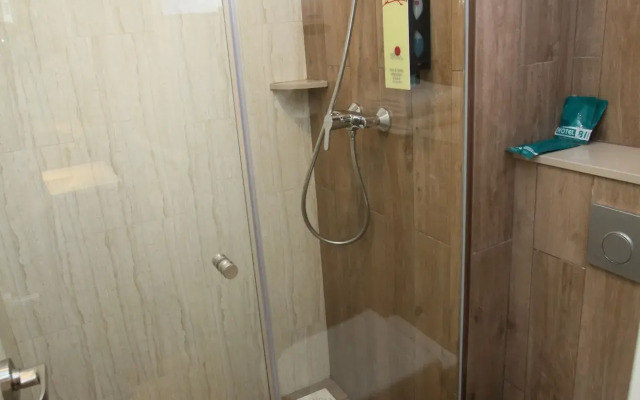 Отель 81 Premier Star