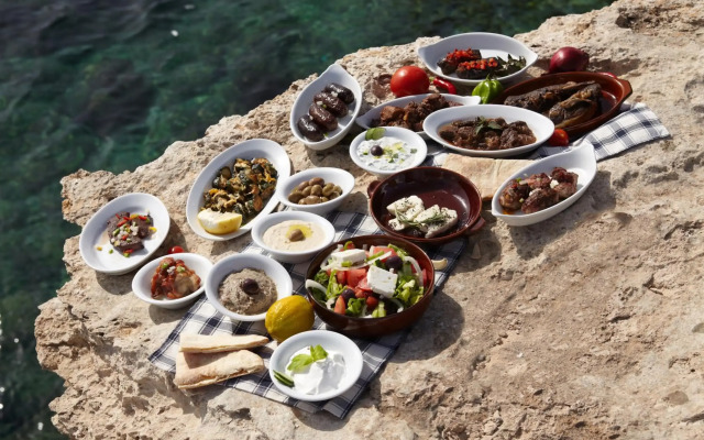 Melpo Antia Hotel & Suites