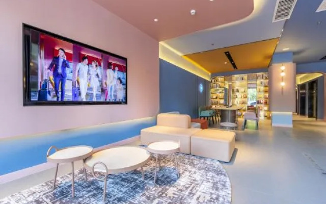 HanTing Hotel (Shanghai Qilianshan Nan Road Subway Station)