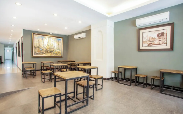 Hotel O Genteng Near Genteng Market Formerly Uno Hotel