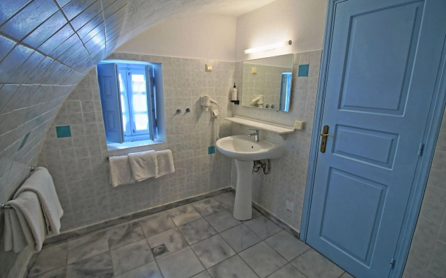 Aethrio Sunset Village Hotel