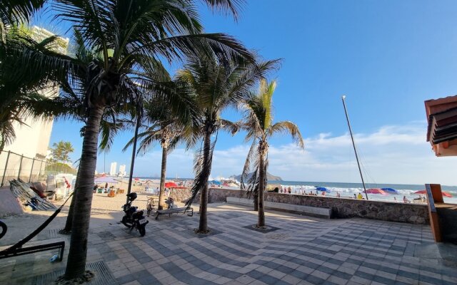 Estudio a Pie de Playa en Zona Dorada