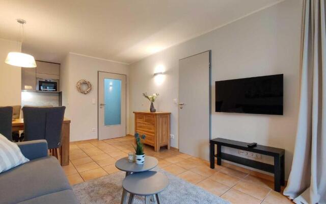 Ferienwohnung-11-mit-Terrasse-und-Strandkorb-am-Strand-Haus-Hohe-Worth-Duhnen