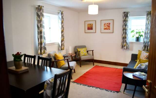 2 Bedroom Flat in Leith