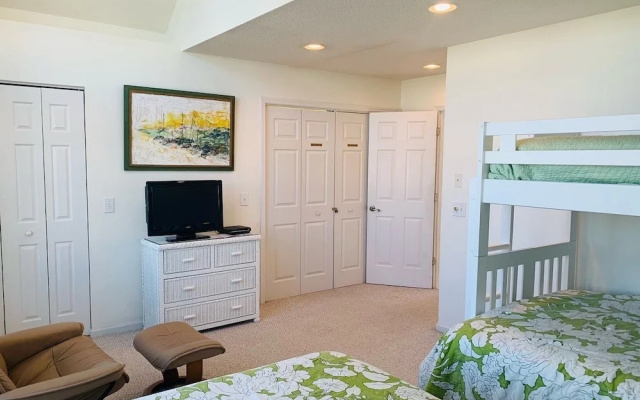 License To Chill 4 Bedroom Home by RedAwning
