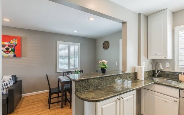 Luxurious 3br 2ba Townhouse with cozy backyard