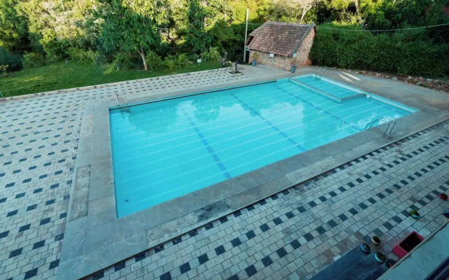 Commune18 Resorts