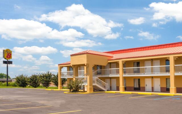 Super 8 By Wyndham Madison/Ridgeland Area