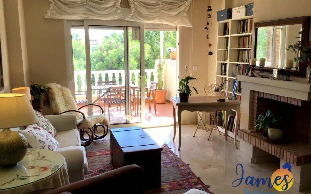 Lovely furnished  1st floor apartment with Communal pool LD14
