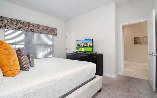4888 Romeo Circle