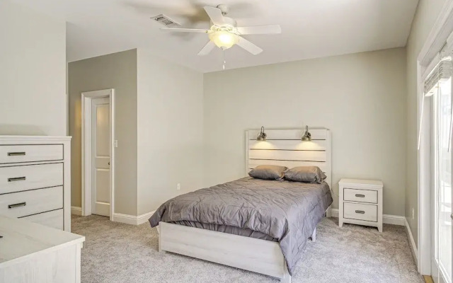 Bright Biloxi Condo: Walk To The Beach!