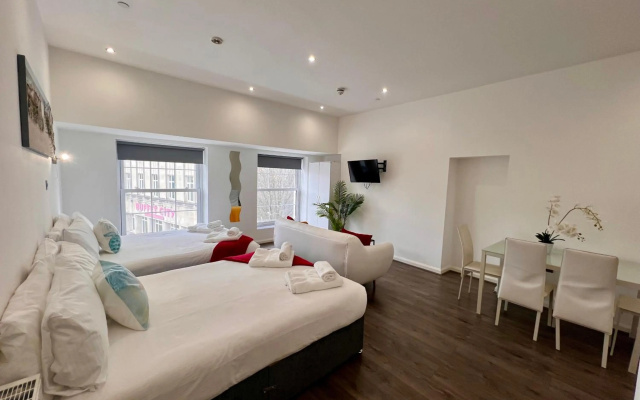 Fox House, Studio Apartments
