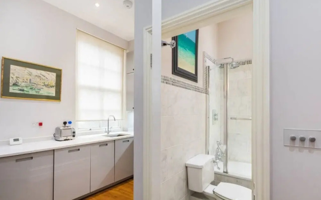 Traditional 1 Bed Apartment, Pimlico