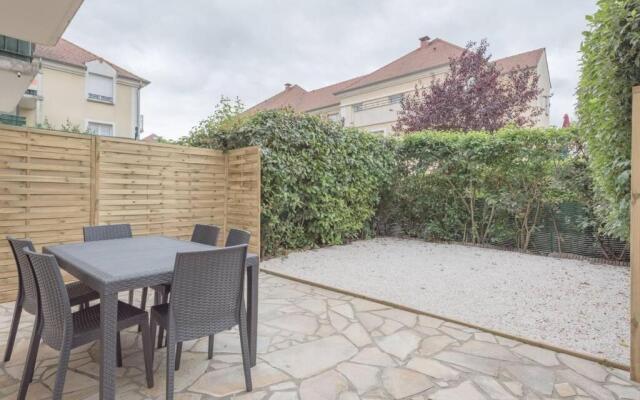 Garden apartment next to Disneyland