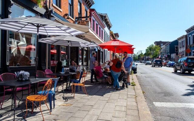 Heart of Mainstrasse Suites