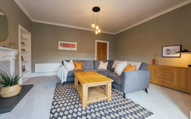 The Riverside Apartment (free parking)