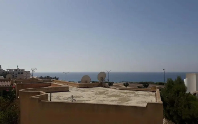 Modern and stylish 1 bedroom apartment in King's Palace