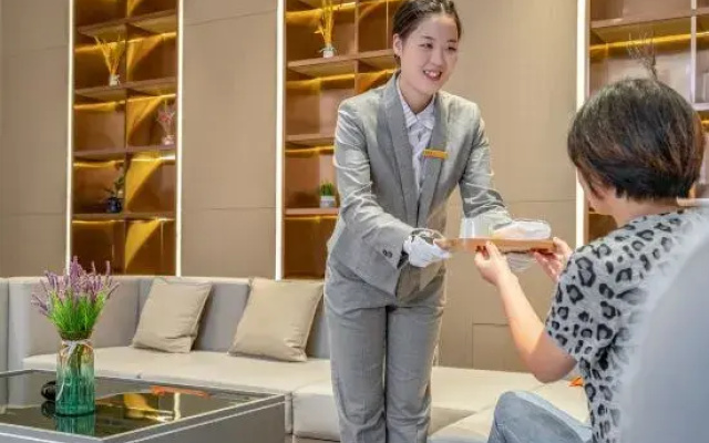 Lavande Hotel (Zhuozhou Baoding Dier Zhongxinyiyuan)