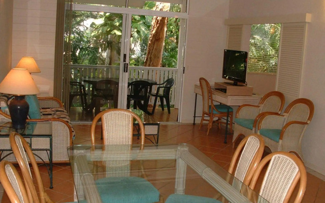 Palm Cove Tropic Apartments