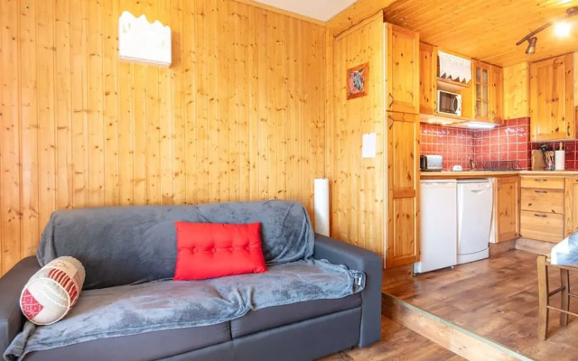 Alpine Comfort With Balcony Views