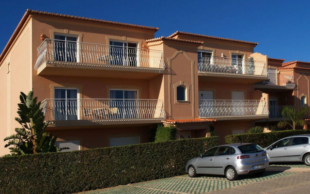Oasis Parque Country Club