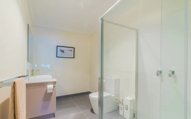 Thompson Avenue Apartments No.1