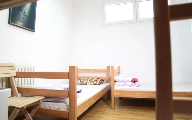 Hostel Jellostone
