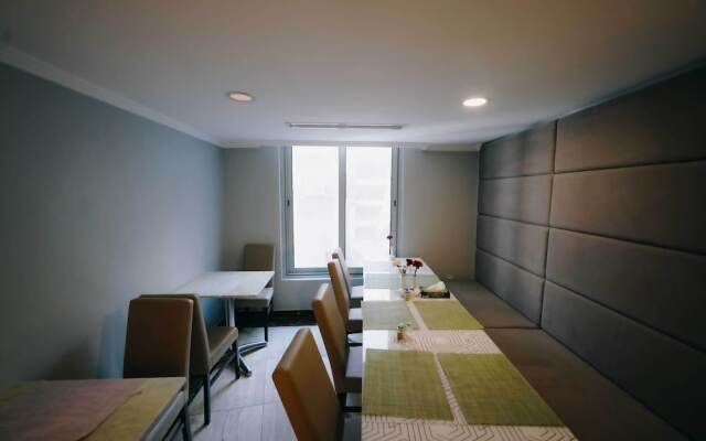 Nour Al Thuria Hotel