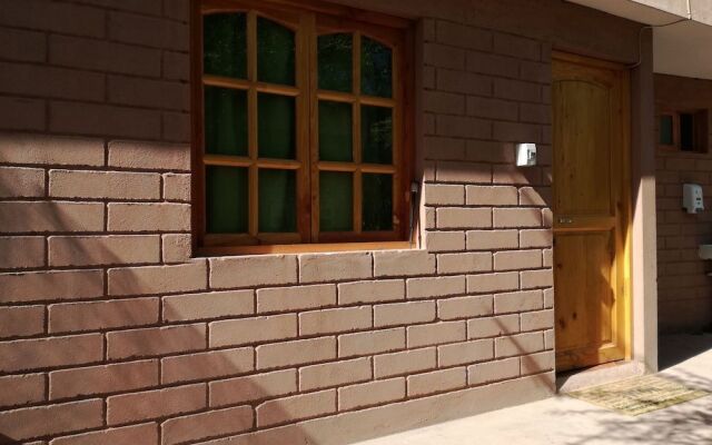 Yaalir At'mu - Hostel