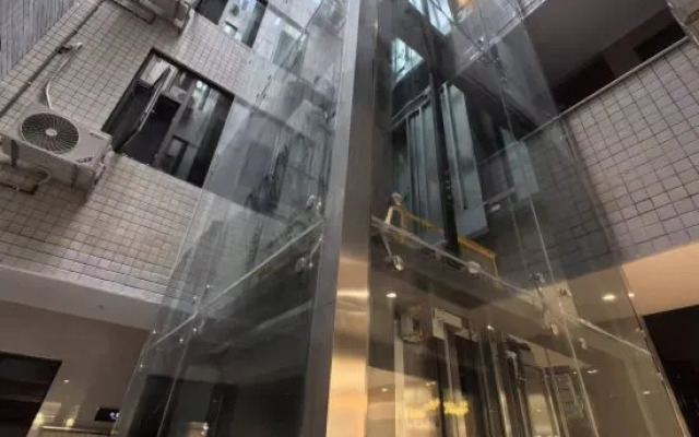 Haoyunlai Light Luxury Hotel (Tianquan Hospital of Traditional Chinese Medicine)