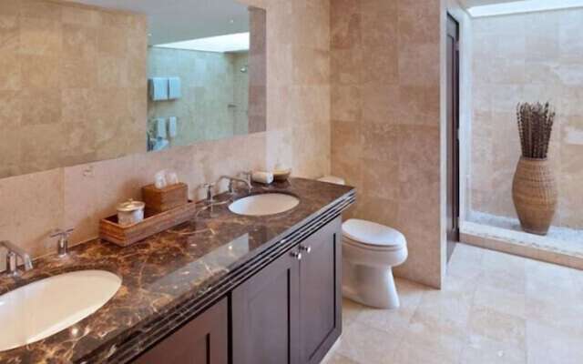 Condo Coral Cove Penthouse 15