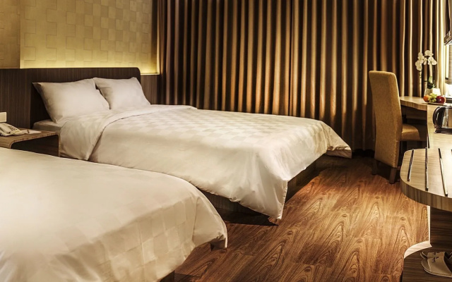 M Premiere Hotel