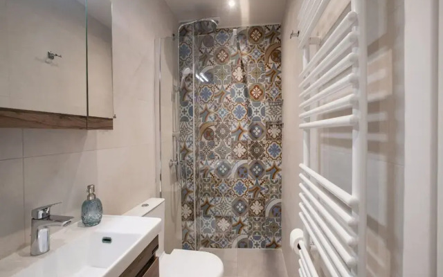 Elegant City Apartment - 250m From Solomos Square