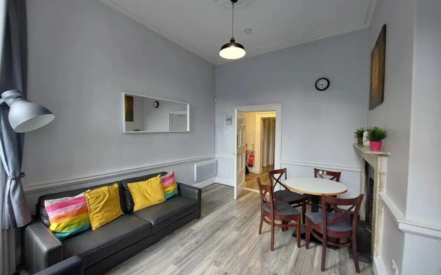 Stunning Temple BAR 2 BED Apartment