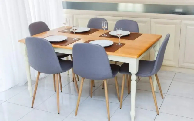 Elegant & Spacious  Apt. with Sea View